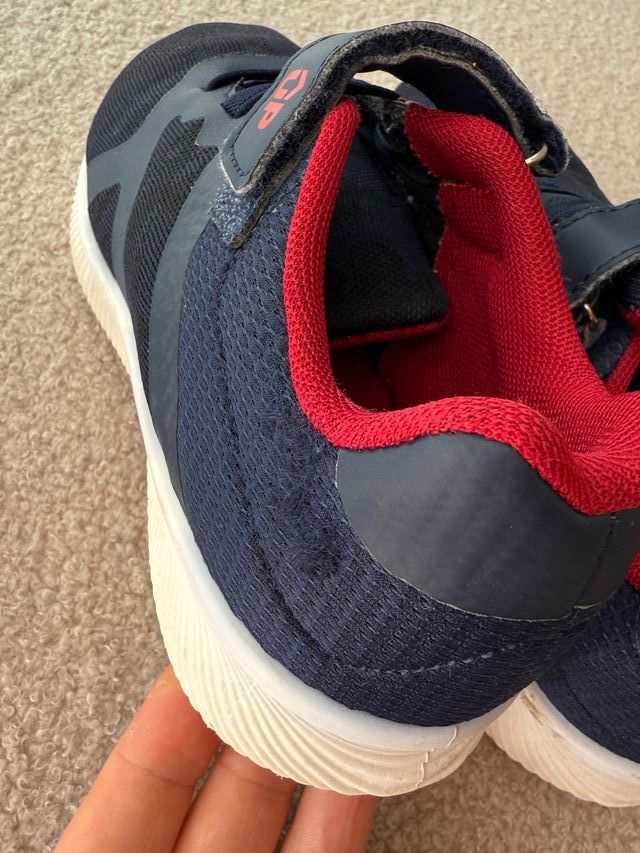 Zapatillas para niño, talla 33, estado bueno