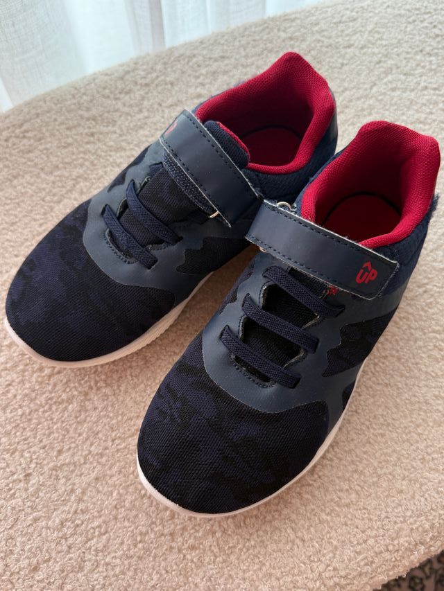 Zapatillas para niño, talla 33, estado bueno