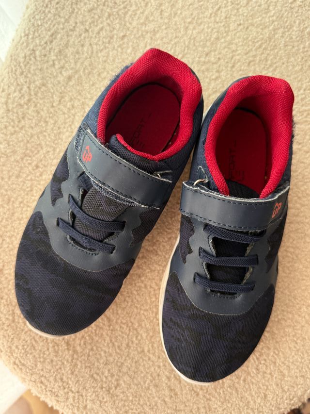Zapatillas para niño, talla 33, estado bueno
