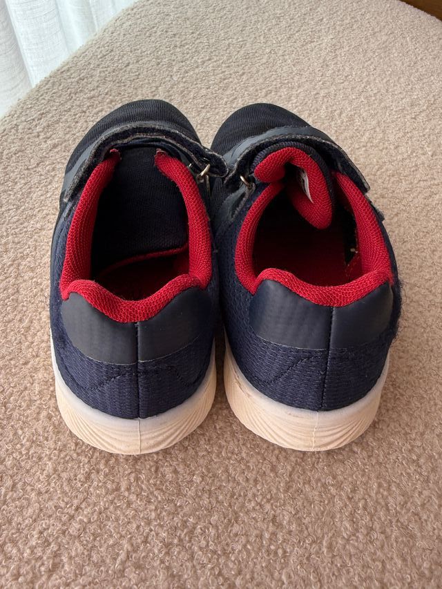 Zapatillas para niño, talla 33, estado bueno