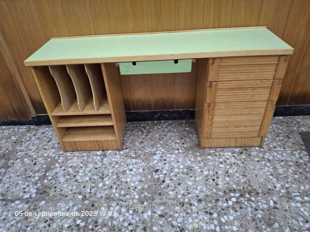 Escritorio madera - Estantes & cajones