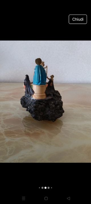 Statua Madonna Pompei pietra vulcanica