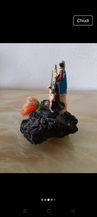 Statua Madonna Pompei pietra vulcanica