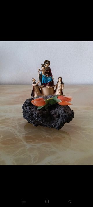 Statua Madonna Pompei pietra vulcanica