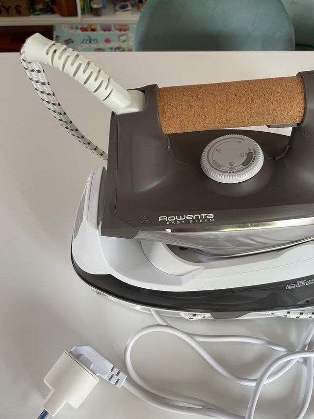 Ferro da stiro Rowenta Easy Steam