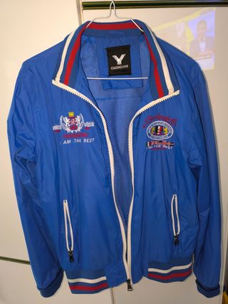 Cazadora Chromosone azul deportiva