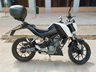 KTM Duke 125 blanca (2014)