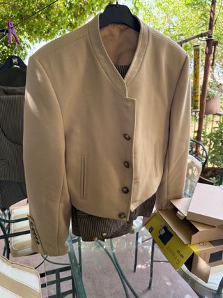 Traje corto beige