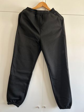 Pantalones chándal negros y blancos