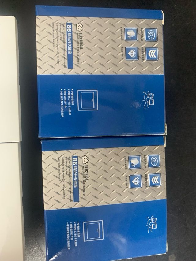 2 enchufes USB + tomacorriente