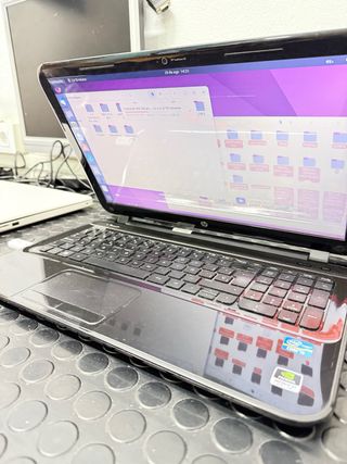 Portátil HP negro seminuevo
