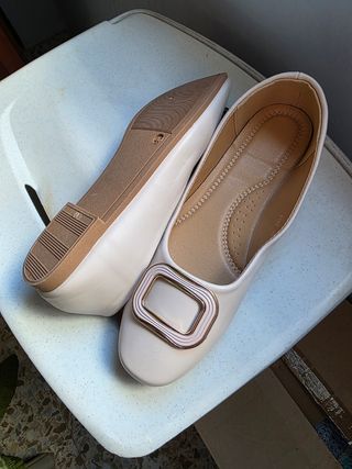 Zapatos planos beige cómodos