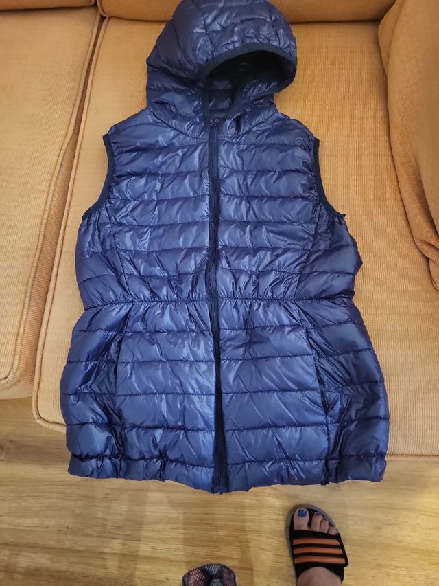 Chaleco plumas azul con capucha