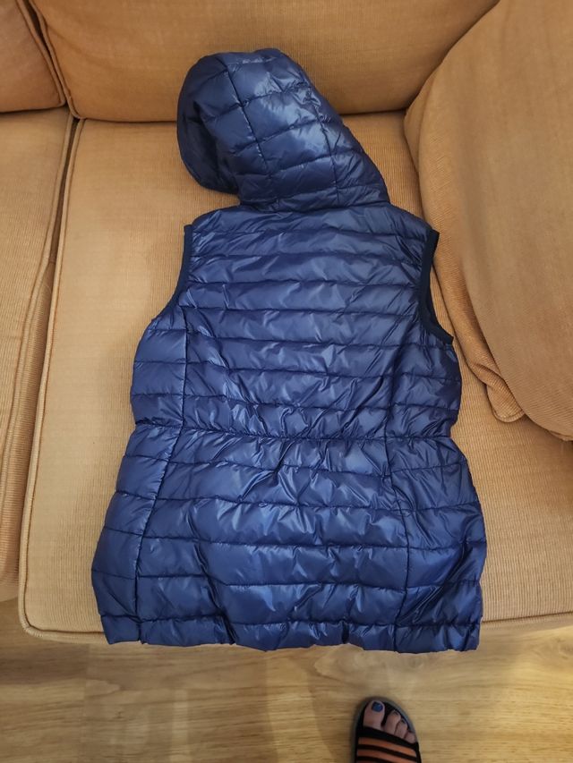 Chaleco plumas azul con capucha