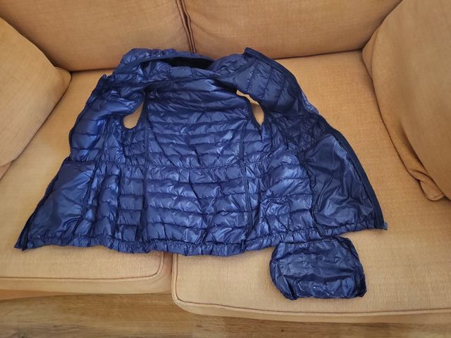 Chaleco plumas azul con capucha