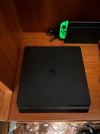 PS4 (PlayStation 4) negra