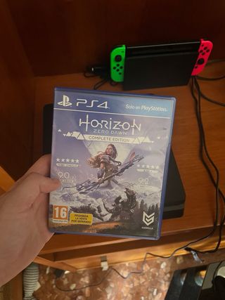 PS4 (PlayStation 4) negra