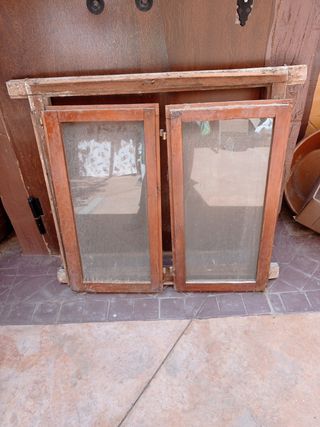 Ventana antigua madera cristal