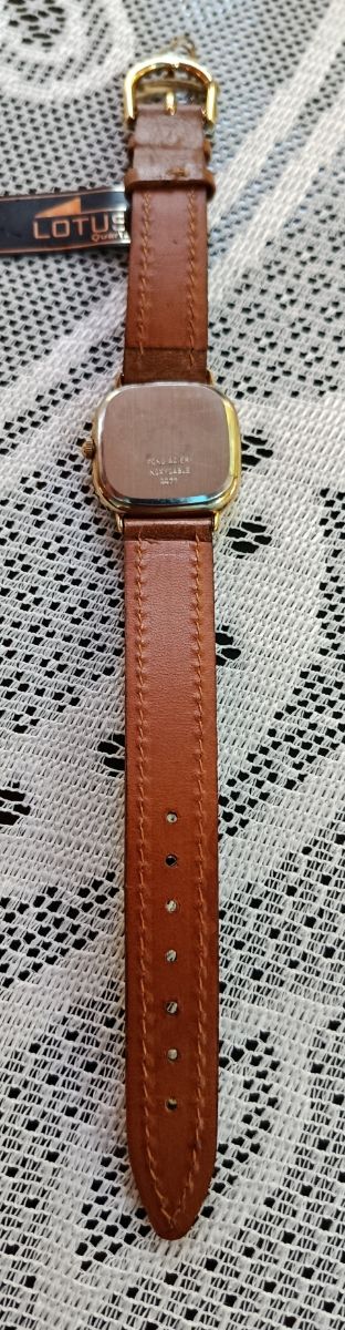 Reloj Lotus vintage dorado