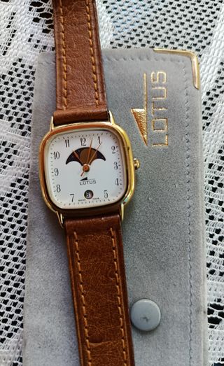 Reloj Lotus vintage dorado