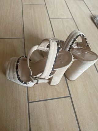 Sandali WO Milano beige con borchie
