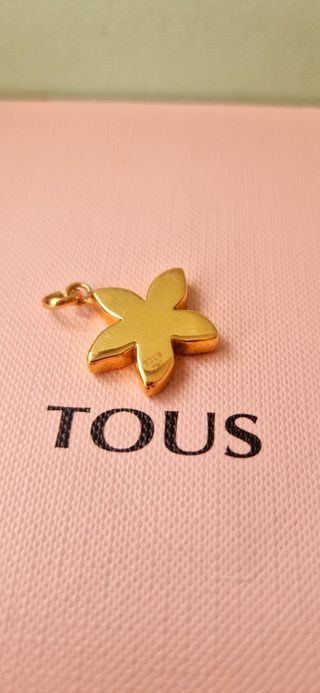 Colgante Tous oro flor 

