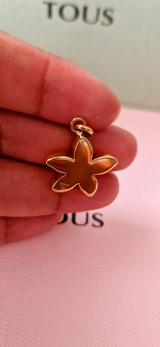 Colgante Tous oro flor 

