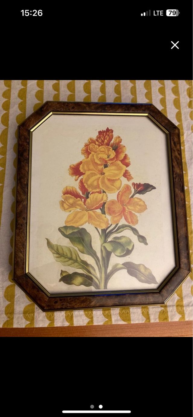 Marco de madera con foto de flores, 28x23.