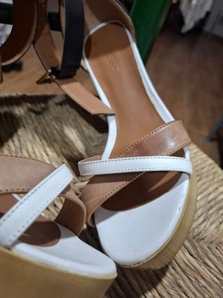 Sandalias Venetti piel blancas y marrón
