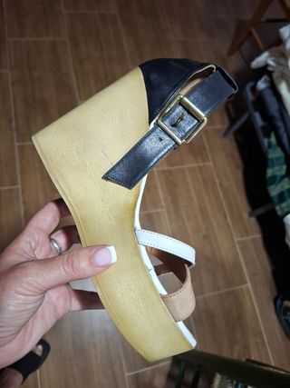 Sandalias Venetti piel blancas y marrón