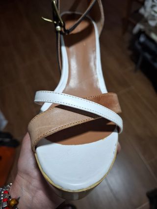 Sandalias Venetti piel blancas y marrón