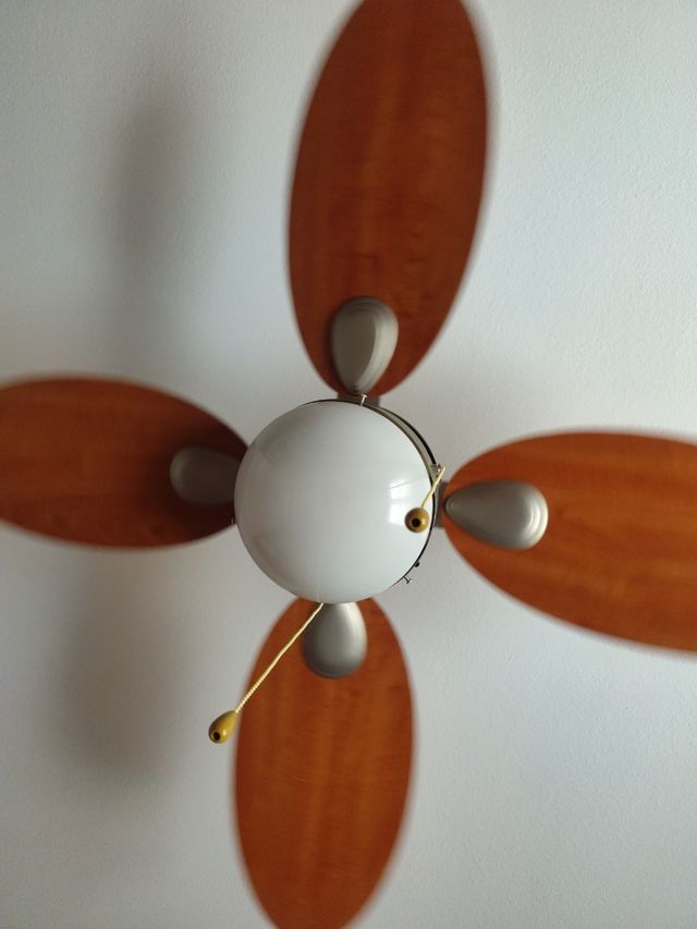 Ventilador techo madera marrón