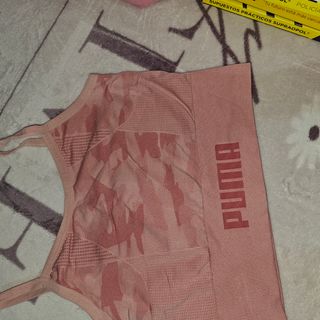 Top deportivo Puma rosa