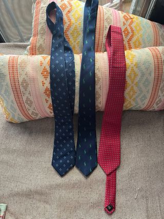 3 Corbatas: Azul, Roja, Estampada