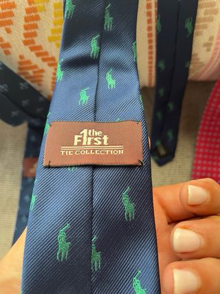 3 Corbatas: Azul, Roja, Estampada