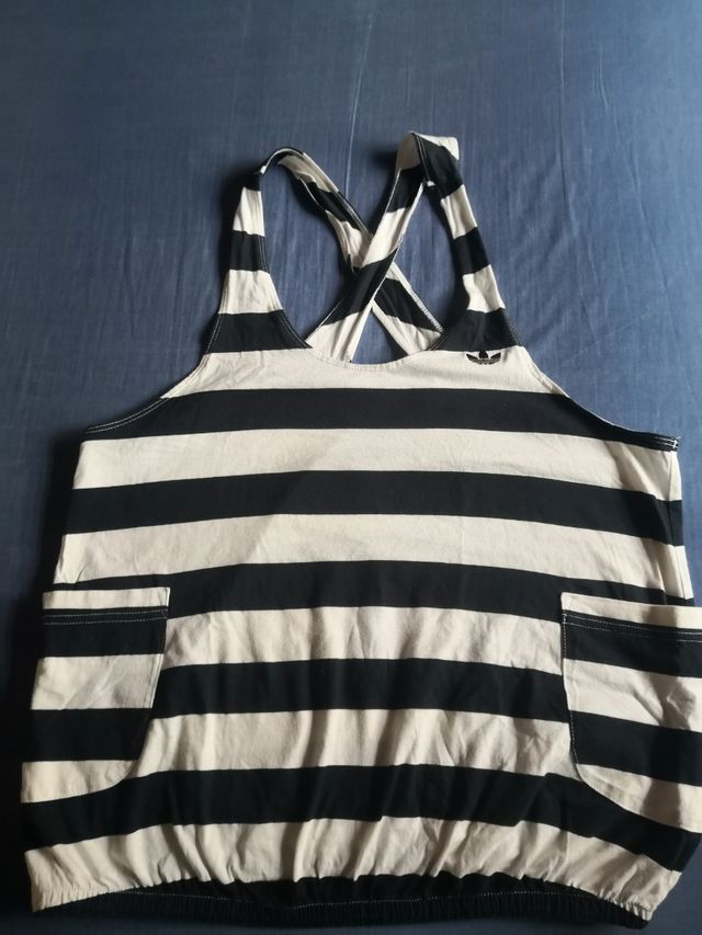 Camiseta Adidas rayas blancas y negras