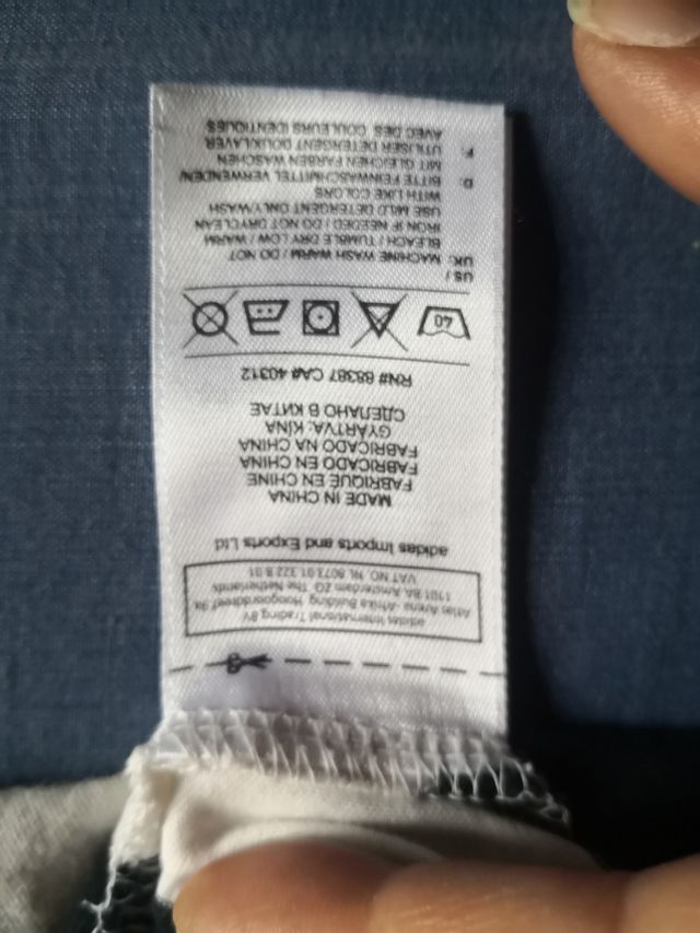 Camiseta Adidas rayas blancas y negras