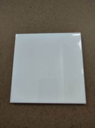 Azulejo blanco brillante