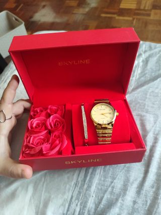 Reloj y pulsera Skyline dorados