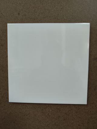 Azulejo blanco brillante