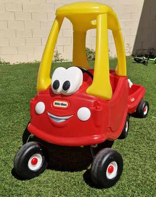 Coche Little Tikes rojo