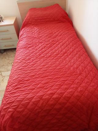 Trapuntina singola rossa, cucita a mano 