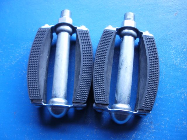 Pedales bici antigua de varillas rosca francesa.