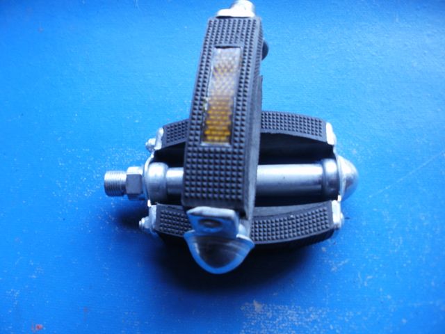 Pedales bici antigua de varillas rosca francesa.