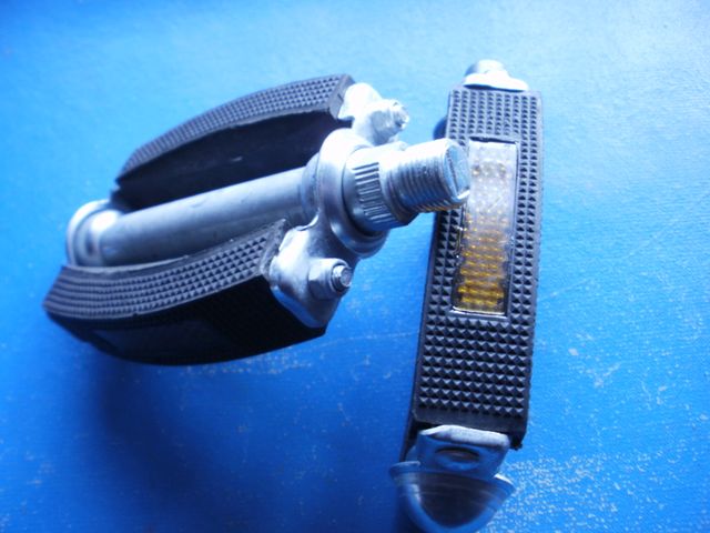 Pedales bici antigua de varillas rosca francesa.