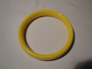Pulsera de material plástico duro.Nueva,sin estren