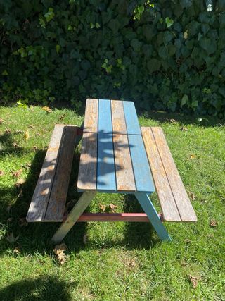 Mesa picnic infantil azul y marrón