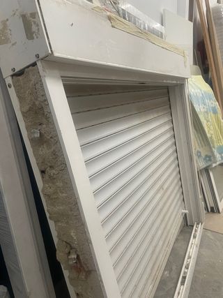 Ventana corredera de PVP completa con persiana