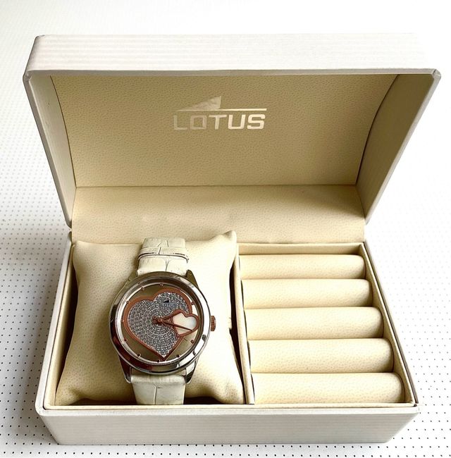 Reloj Lotus mujer, corazón brillante