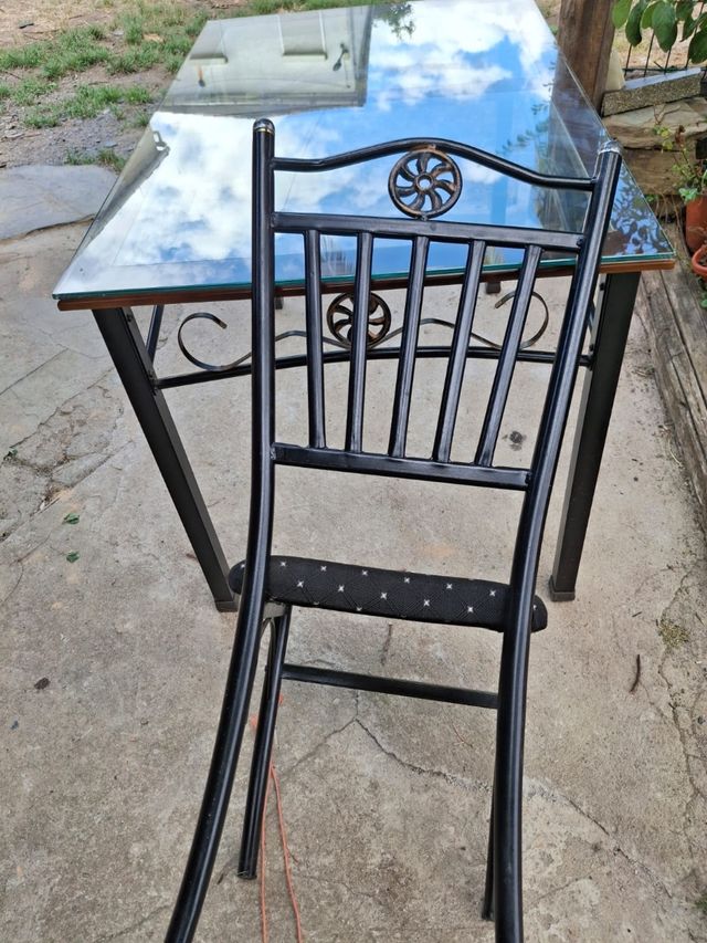 Mesa de cristal y forja  + 4 sillas 